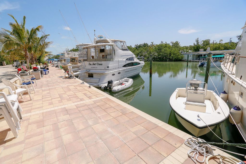 Marina: Dock